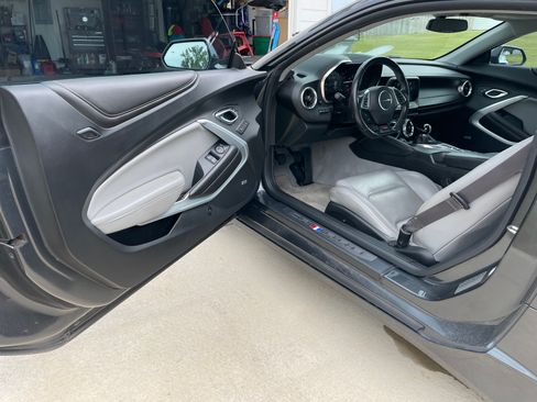 Used 2016 Chevrolet Camaro SS RWD image 12