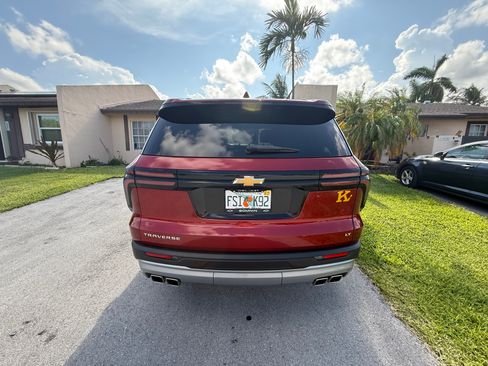 Used 2024 Chevrolet Traverse LT w/ Enhanced Driving Package FWD image 12