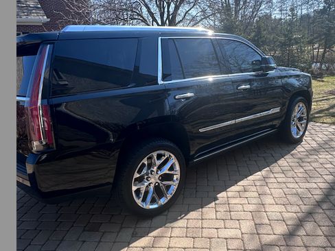 Used 2016 Cadillac Escalade Premium image 12