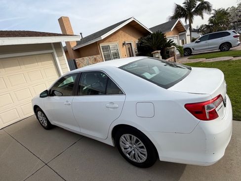 Used 2012 Toyota Camry FWD image 2