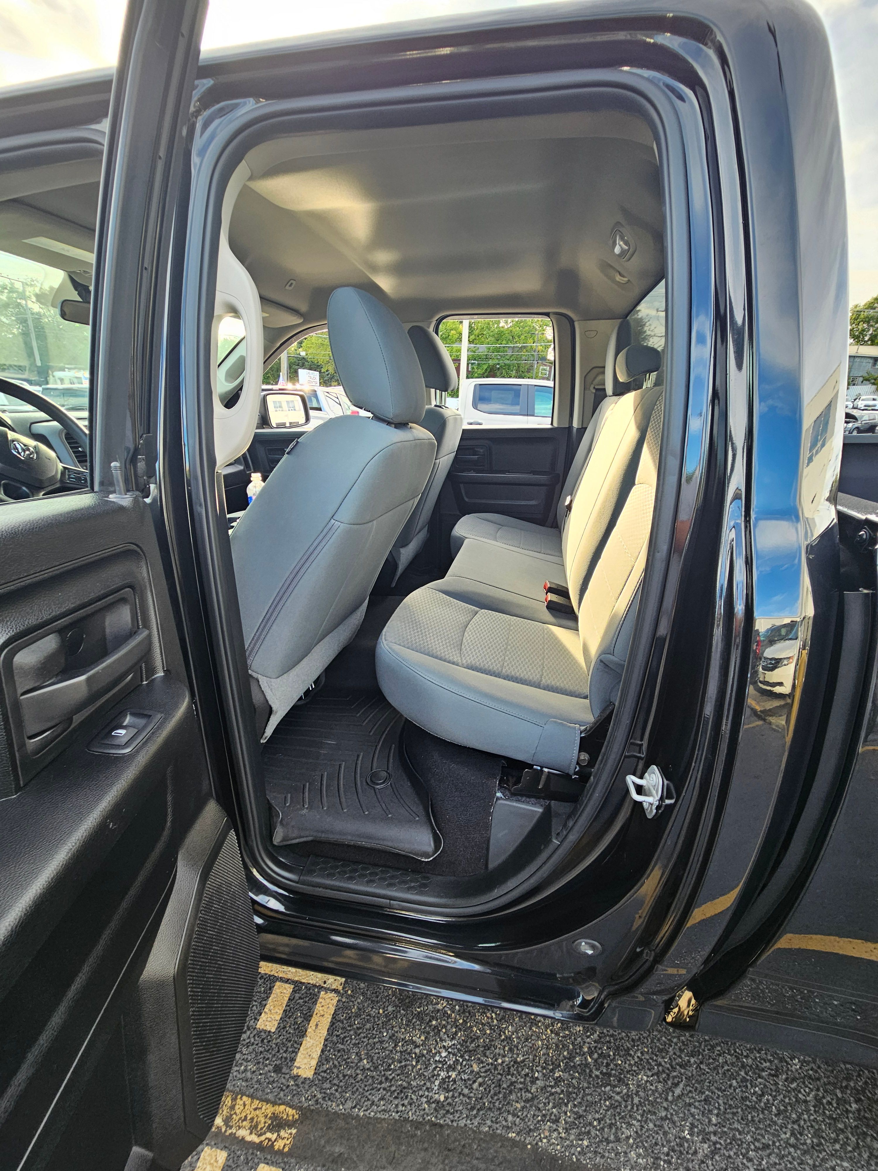 Used 2018 RAM 1500 Express w/ Express Value Package AWD/4WD image 26