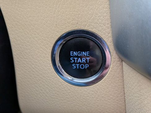 Used 2017 Toyota Highlander XLE image 16