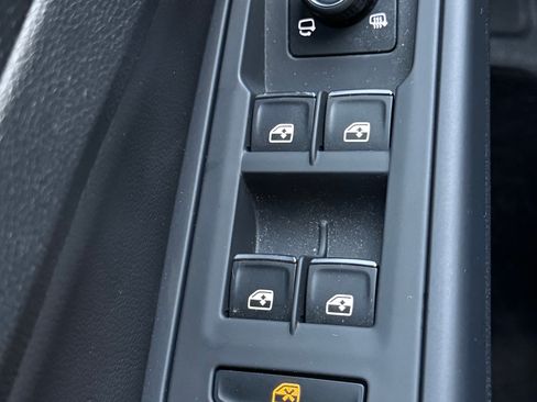 Used 2024 Volkswagen Golf R image 18