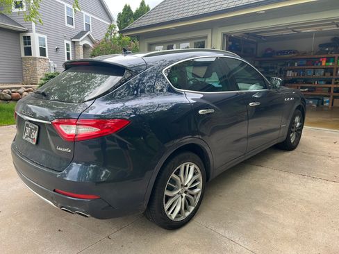 Used 2019 Maserati Levante GranLusso AWD/4WD image 6