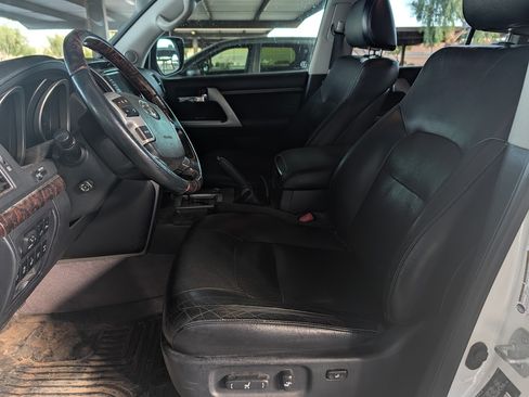 Used 2013 Toyota Land Cruiser image 25