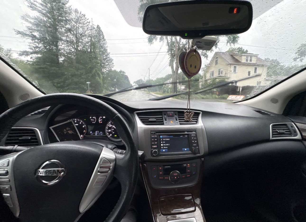 Used 2014 Nissan Sentra SL w/ Premium Package FWD image 2