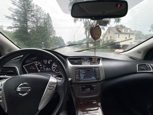 Used 2014 Nissan Sentra SL w/ Premium Package FWD image 2