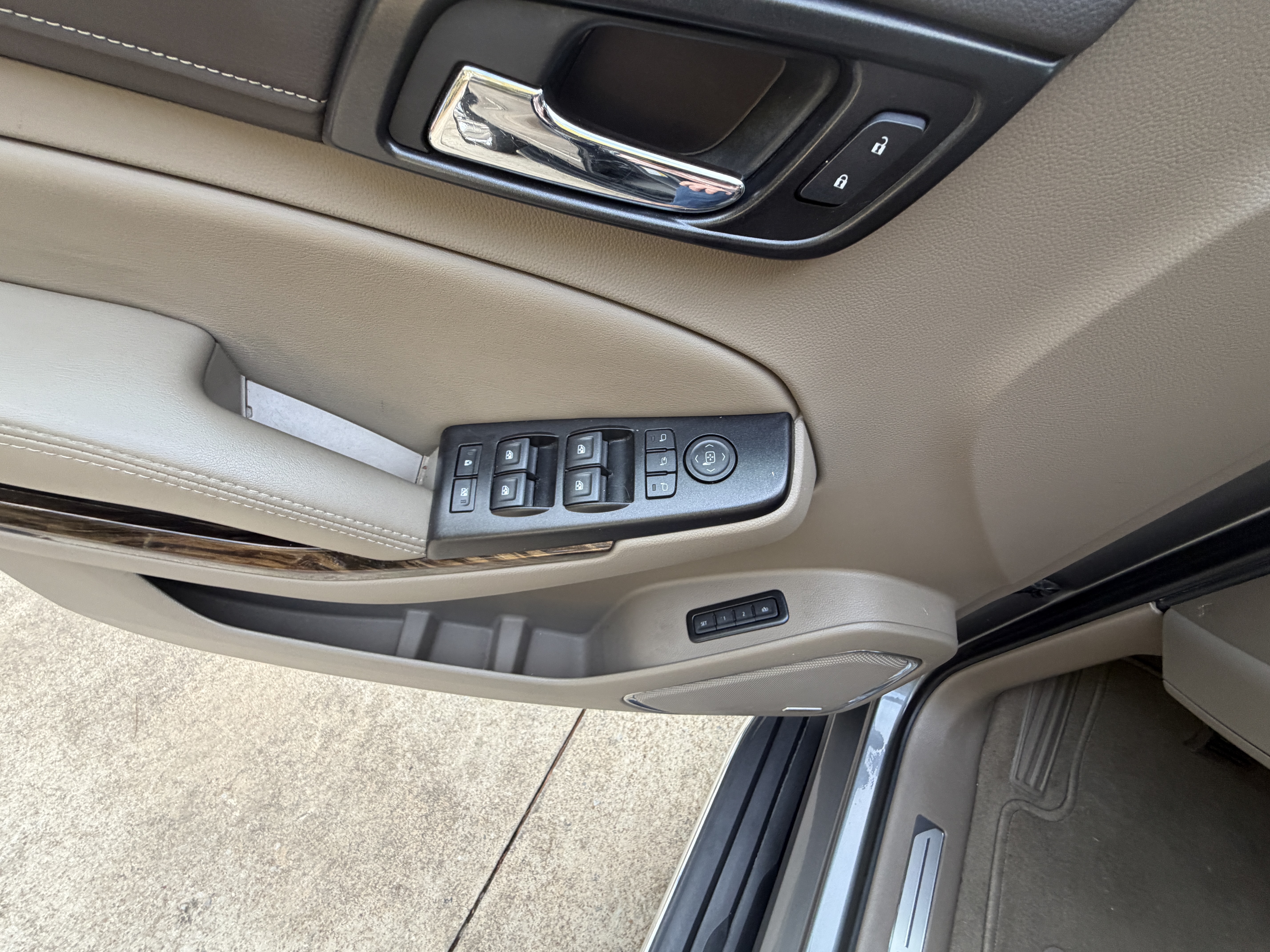 Used 2020 GMC Yukon SLT w/ Premium Edition RWD image 31
