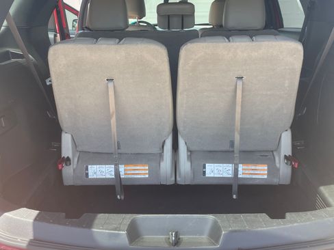 Used 2014 Ford Explorer XLT w/ Equipment Group 202A FWD image 17