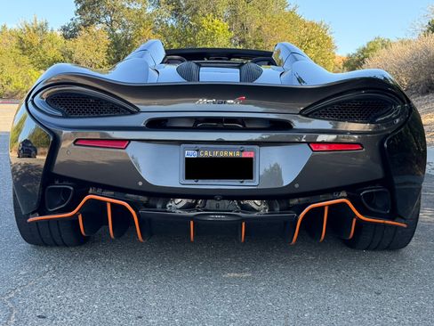 Used 2018 McLaren 570S Spider RWD image 4