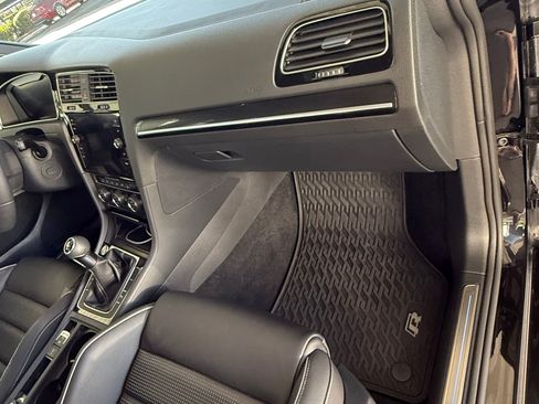 Used 2018 Volkswagen Golf 4-Door image 9