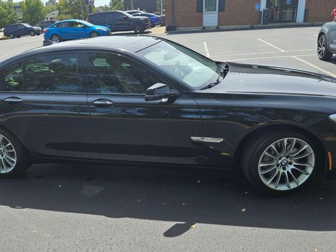 Used 2013 BMW 740i image 4