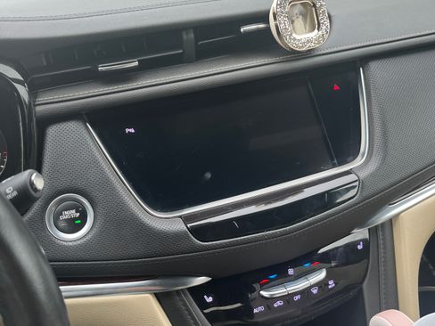 Used 2019 Cadillac XT5 Luxury FWD image 2