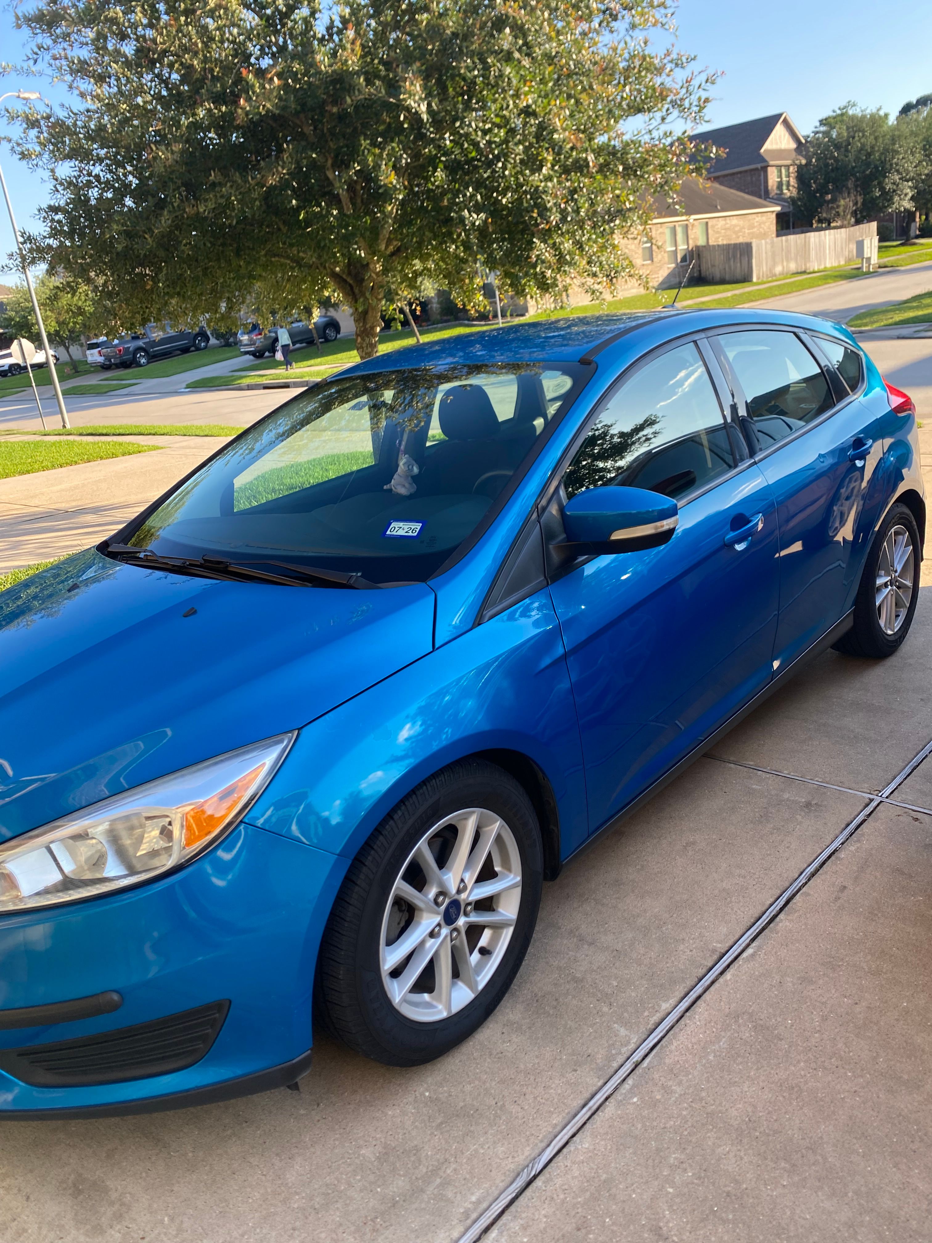 Used 2015 Ford Focus SE w/ SE Cold Weather Package FWD image 2