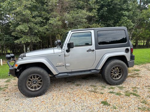 Used 2014 Jeep Wrangler Sahara w/ Connectivity Group AWD/4WD image 1