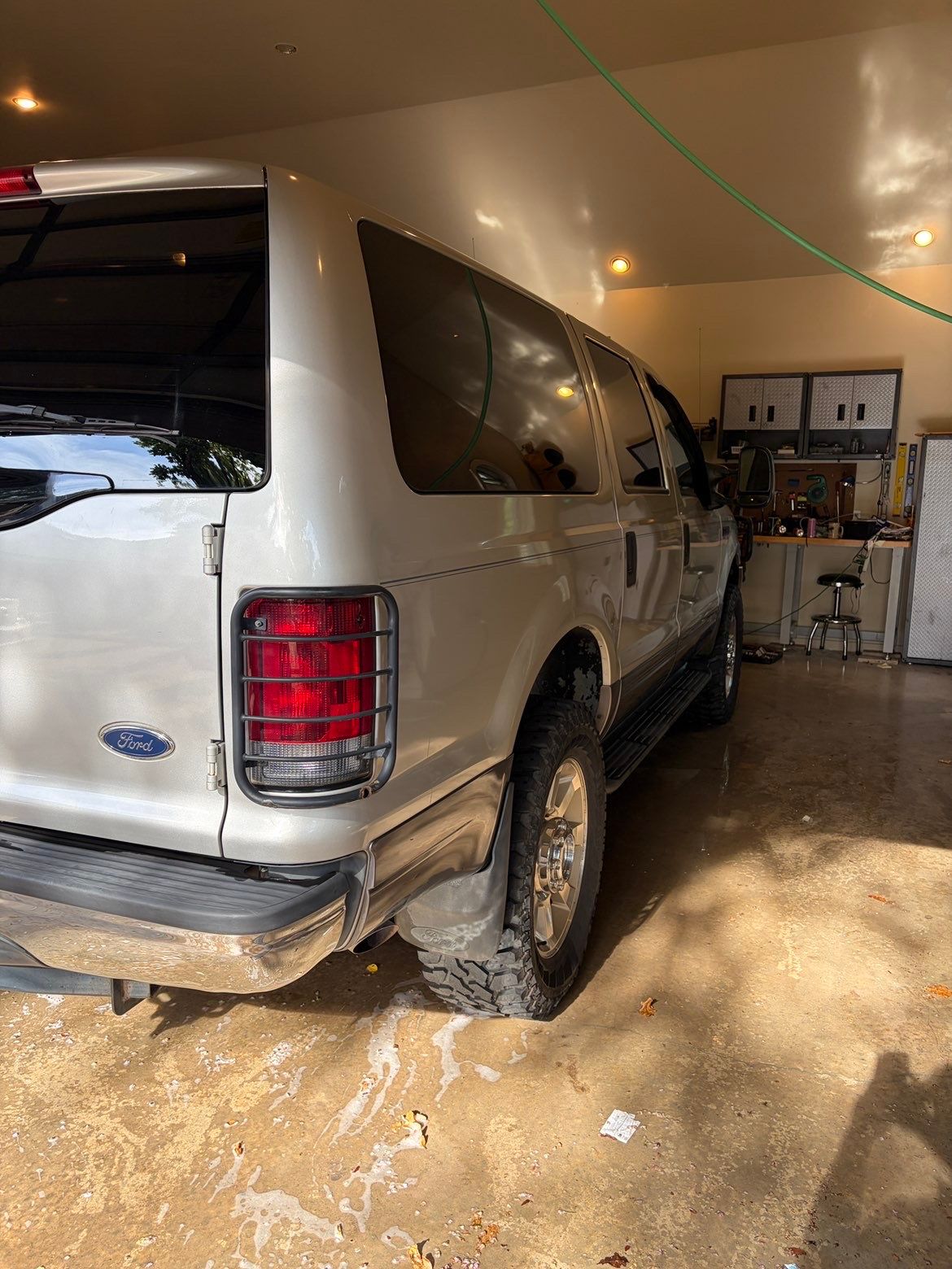 Used 2005 Ford Excursion XLT AWD/4WD image 10