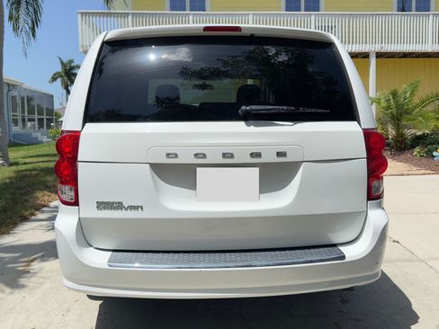 Used 2013 Dodge Grand Caravan SE FWD image 2