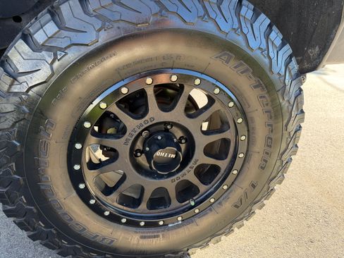 Used 2009 HUMMER H3T Alpha AWD/4WD image 10
