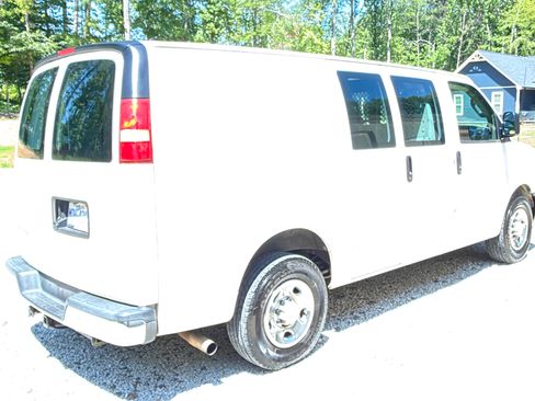 Used 2016 Chevrolet Express 2500 RWD image 4