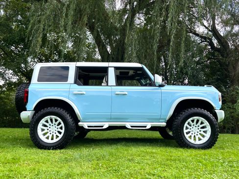 Used 2025 Ford Bronco Heritage Edition AWD/4WD image 5