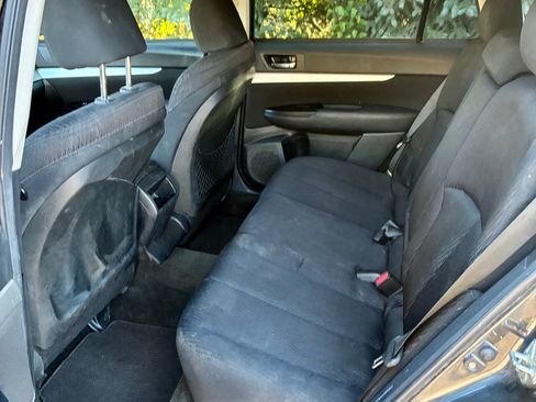 Used 2011 Subaru Outback 2.5i Premium AWD/4WD image 9