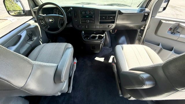 Used 2008 Chevrolet Express 3500 Passenger w/ LT Preferred Equipment Group RWD image 18