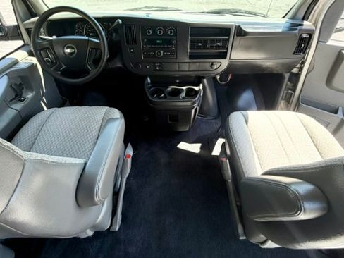 Used 2008 Chevrolet Express 3500 Passenger w/ LT Preferred Equipment Group RWD image 18