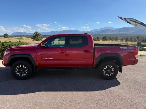 Used 2018 Toyota Tacoma TRD Off-Road w/ Technology Package AWD/4WD image 1