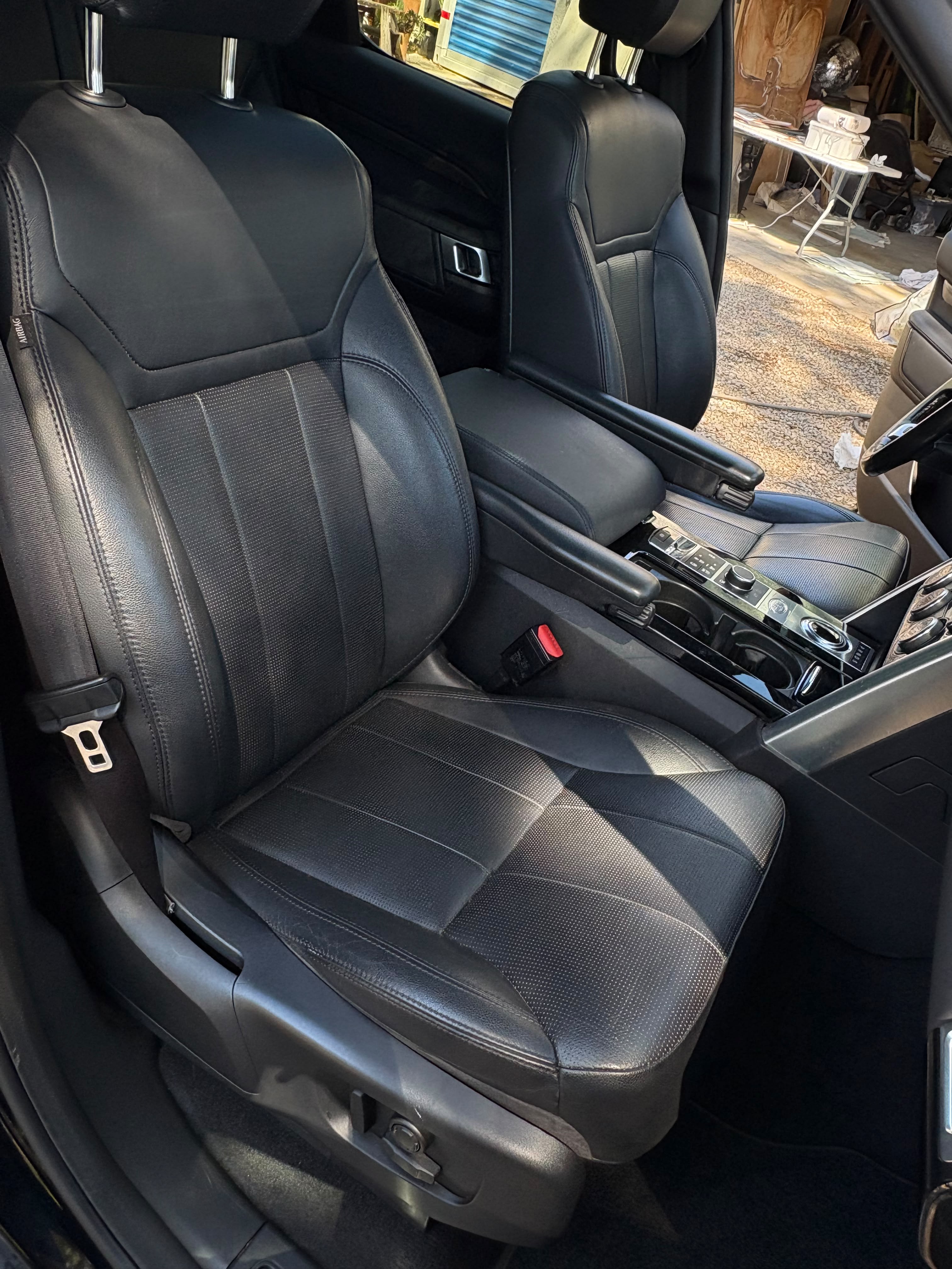 Used 2017 Land Rover Discovery HSE AWD/4WD image 28