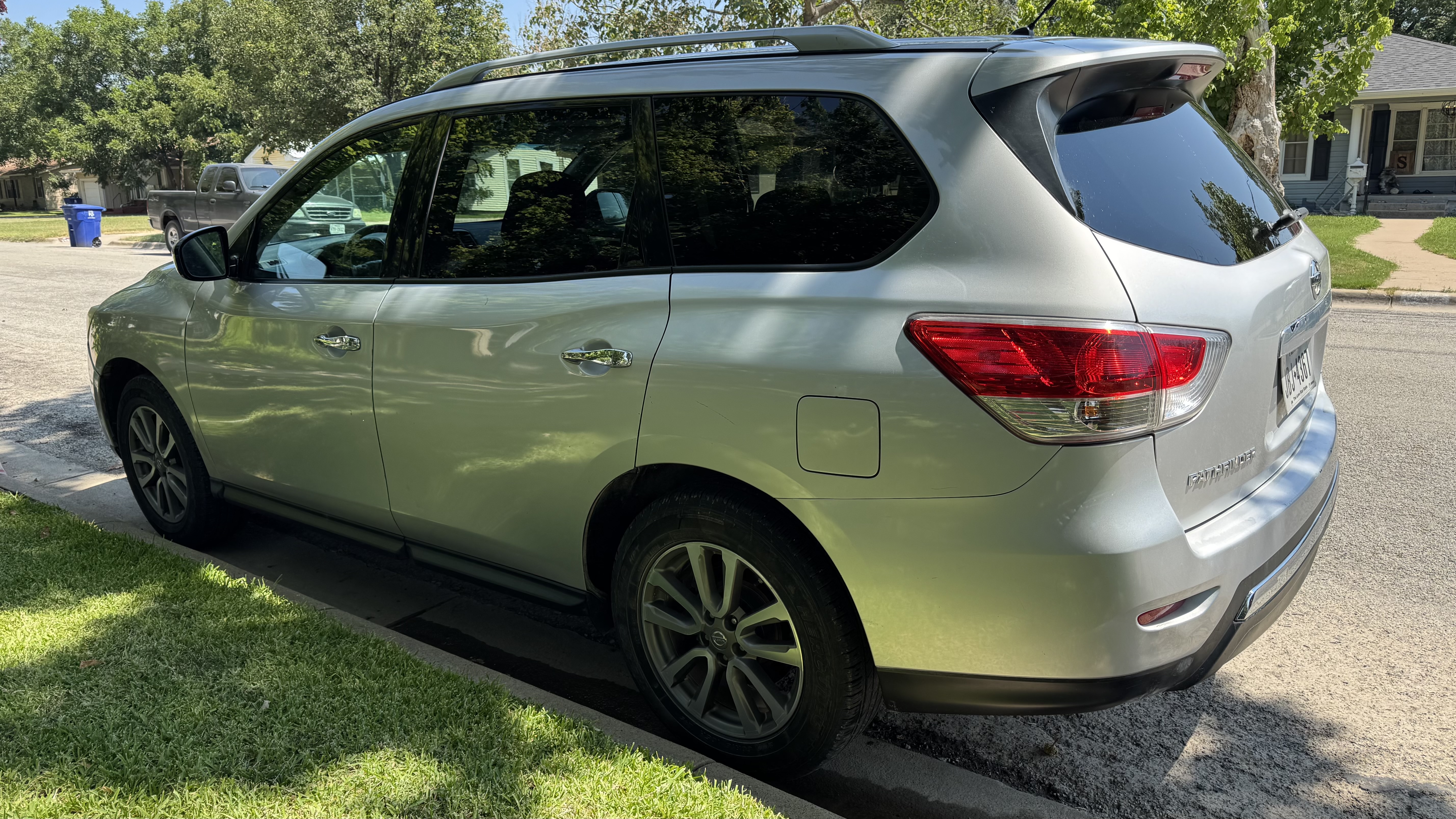 Used 2015 Nissan Pathfinder S FWD image 2