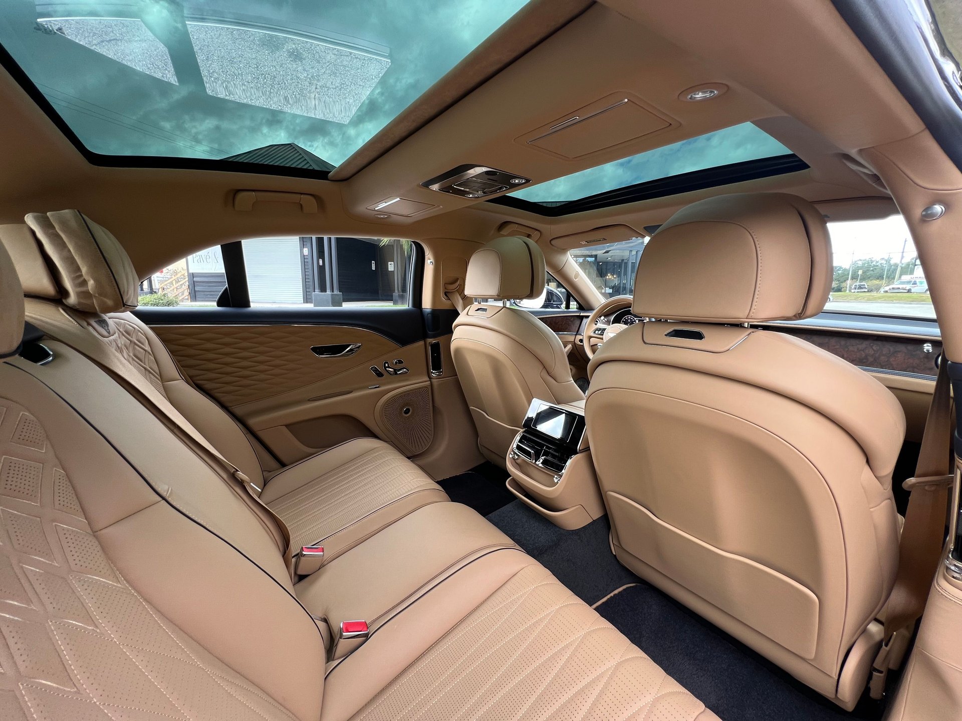 Used 2022 Bentley Flying Spur V8 AWD/4WD image 28