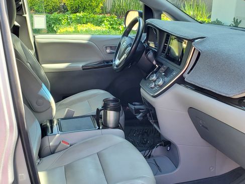 Used 2015 Toyota Sienna XLE Premium image 5