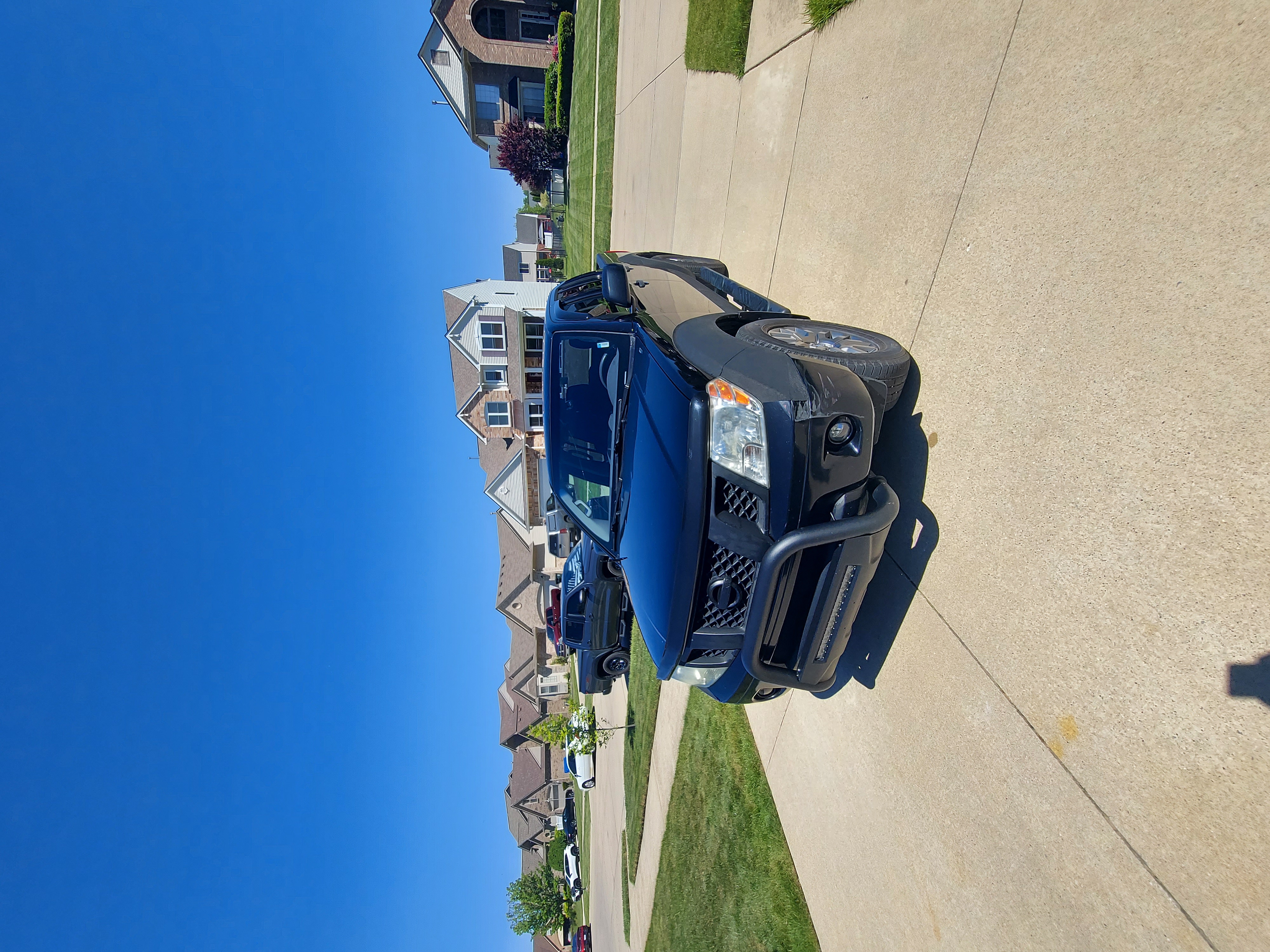 Used 2012 Nissan Frontier SV w/ Sport Appearance Pkg AWD/4WD image 9