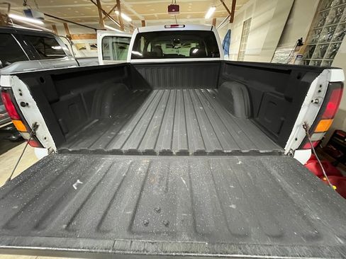 Used 2004 GMC Sierra 2500 SLE w/ Heavy-Duty Power Package image 6