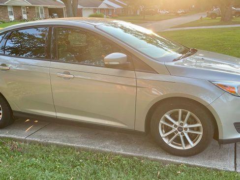 Used 2015 Ford Focus SE FWD image 2