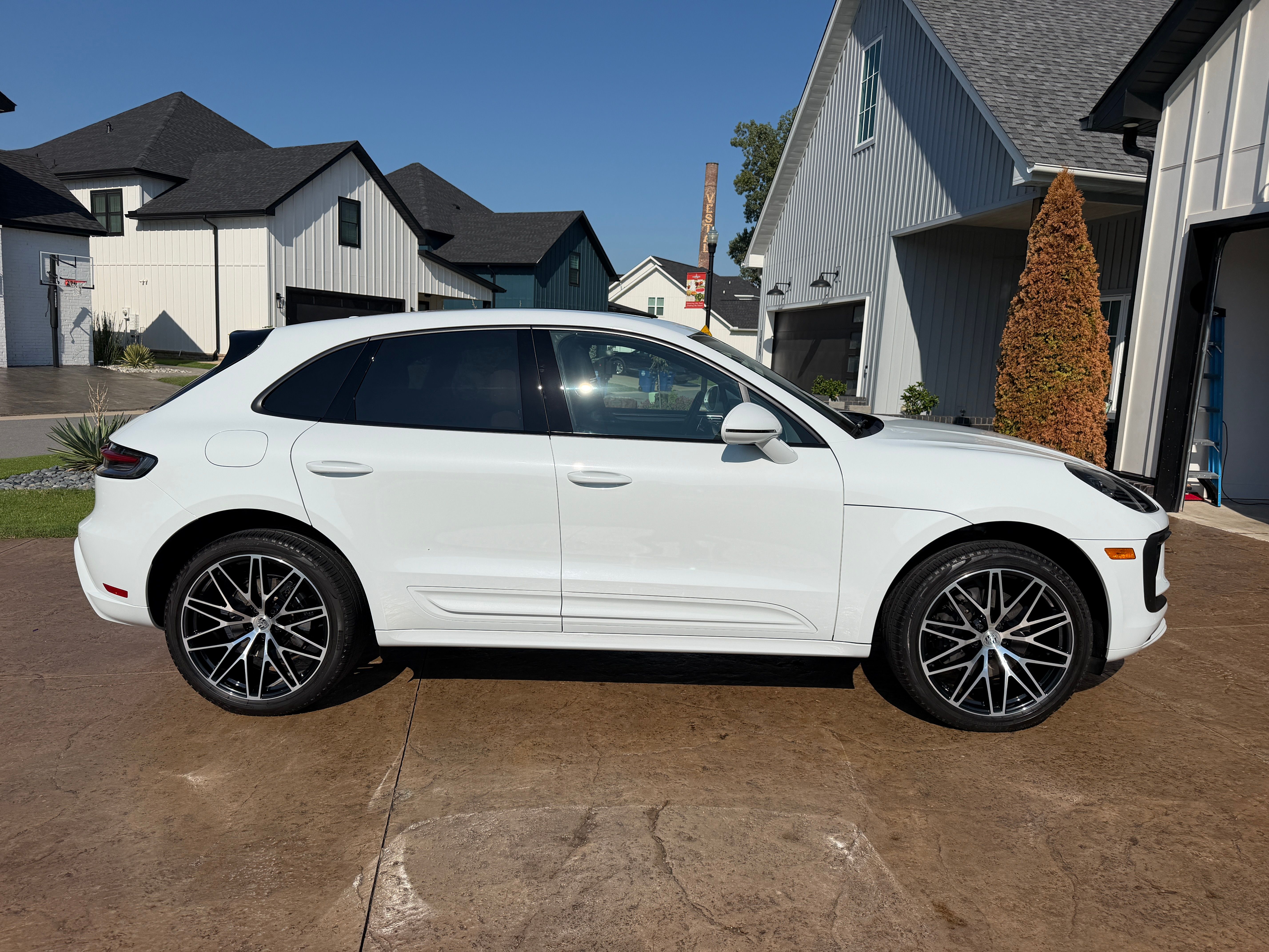 Used 2024 Porsche Macan AWD/4WD image 15