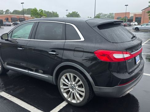 Used 2017 Lincoln MKX Reserve w/ Cargo Utility Package FWD image 4
