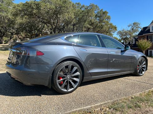 Used 2016 Tesla Model S P90D image 4