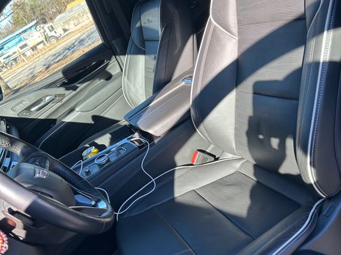 Used 2023 Cadillac Escalade ESV Sport w/ LPO, ONYX Package image 6