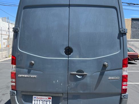 Used 2018 Mercedes-Benz Sprinter 2500 image 4