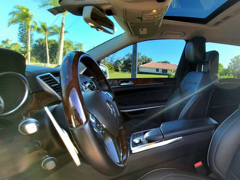 Used 2013 Mercedes-Benz GL 550 4MATIC image 30