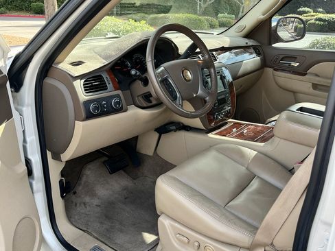 Used 2010 Chevrolet Suburban LTZ image 18