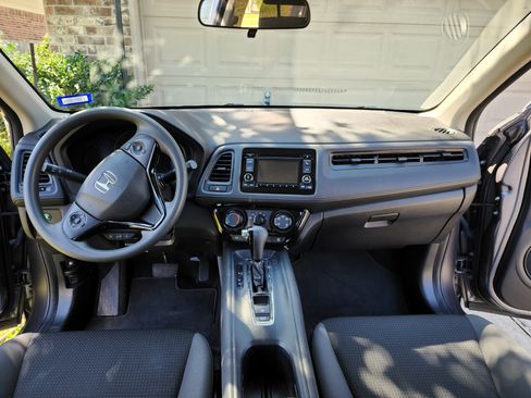Used 2022 Honda HR-V LX image 12