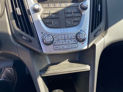 Used 2017 Chevrolet Equinox Premier w/ Enhanced Convenience Package image 4