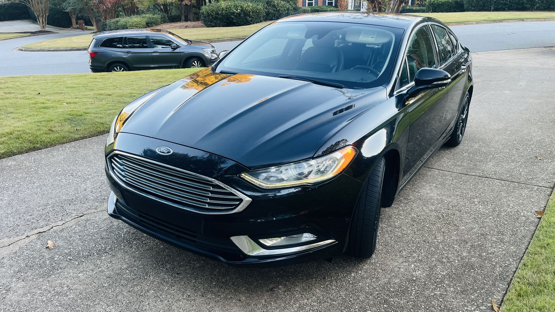 Used 2018 Ford Fusion SE FWD image 2
