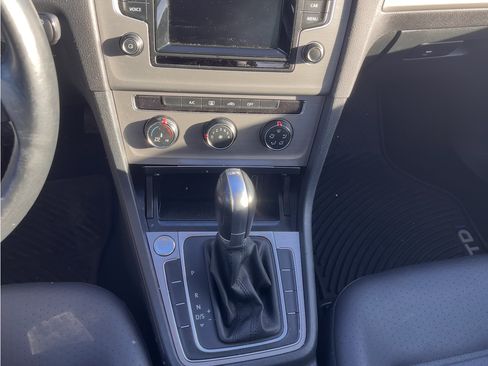 Used 2015 Volkswagen Golf TDI S image 9