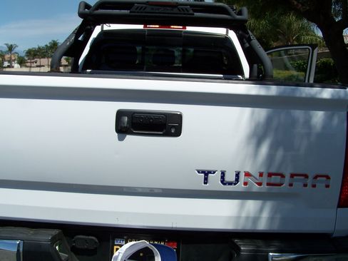 Used 2015 Toyota Tundra SR5 w/ TRD Off Road Package AWD/4WD image 27