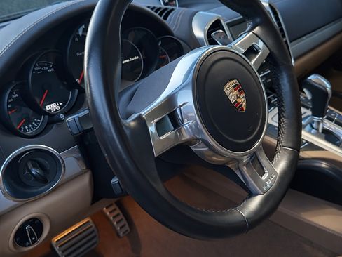 Used 2014 Porsche Cayenne image 16