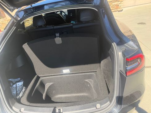 Used 2022 Tesla Model Y Long Range image 8