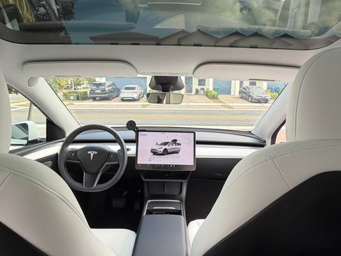 Used 2024 Tesla Model Y Long Range image 9